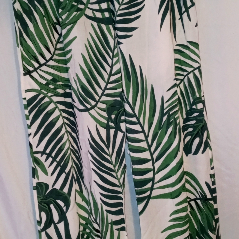 Comfy Dolce and Gabbana Vibes... Flowy pants